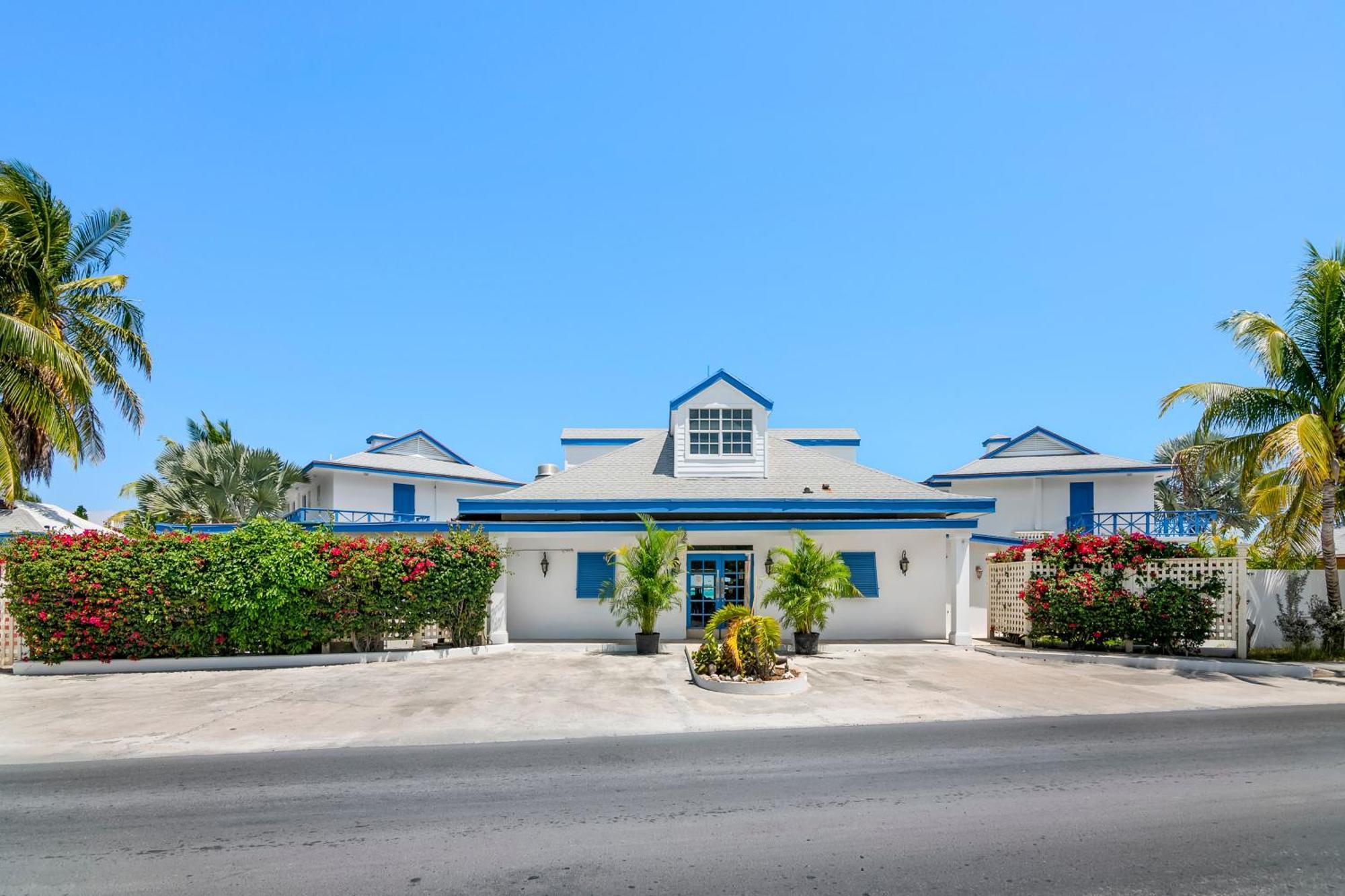 Hotel Augusta Bay George Town Esterno foto