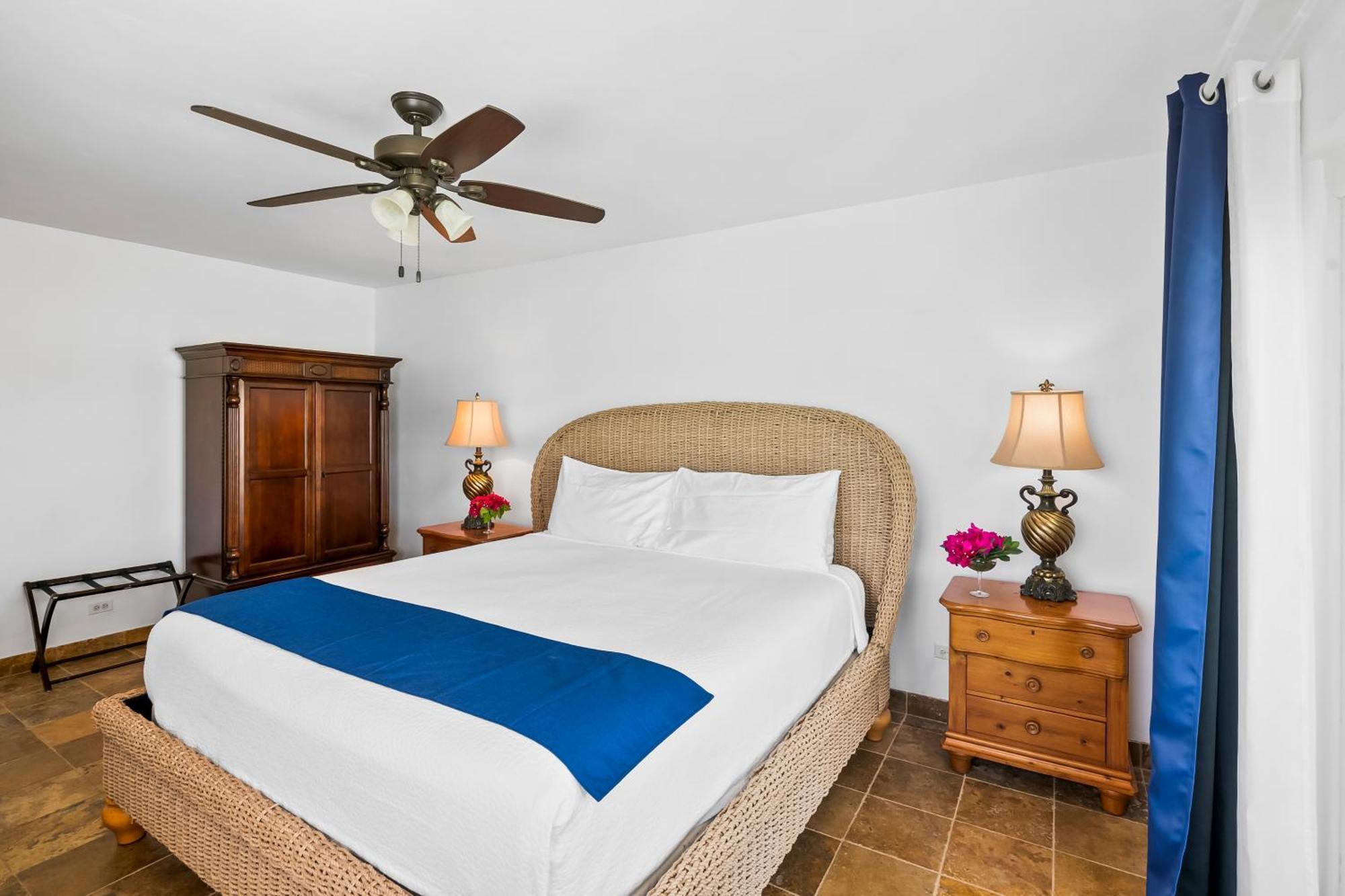 Hotel Augusta Bay George Town Esterno foto