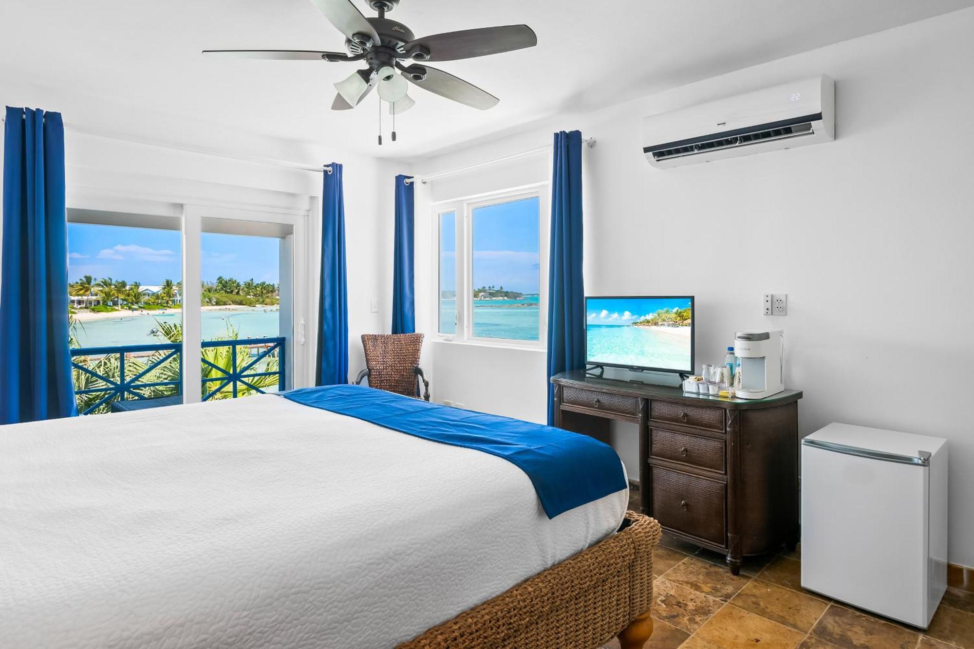 Hotel Augusta Bay George Town Esterno foto